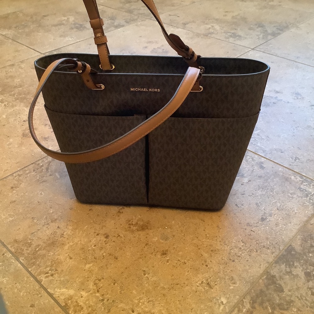 Lady’s MK purse tote - Picture 1 of 4